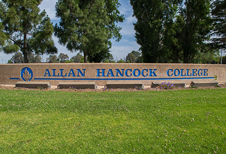 Entrance to the Santa Maria campus